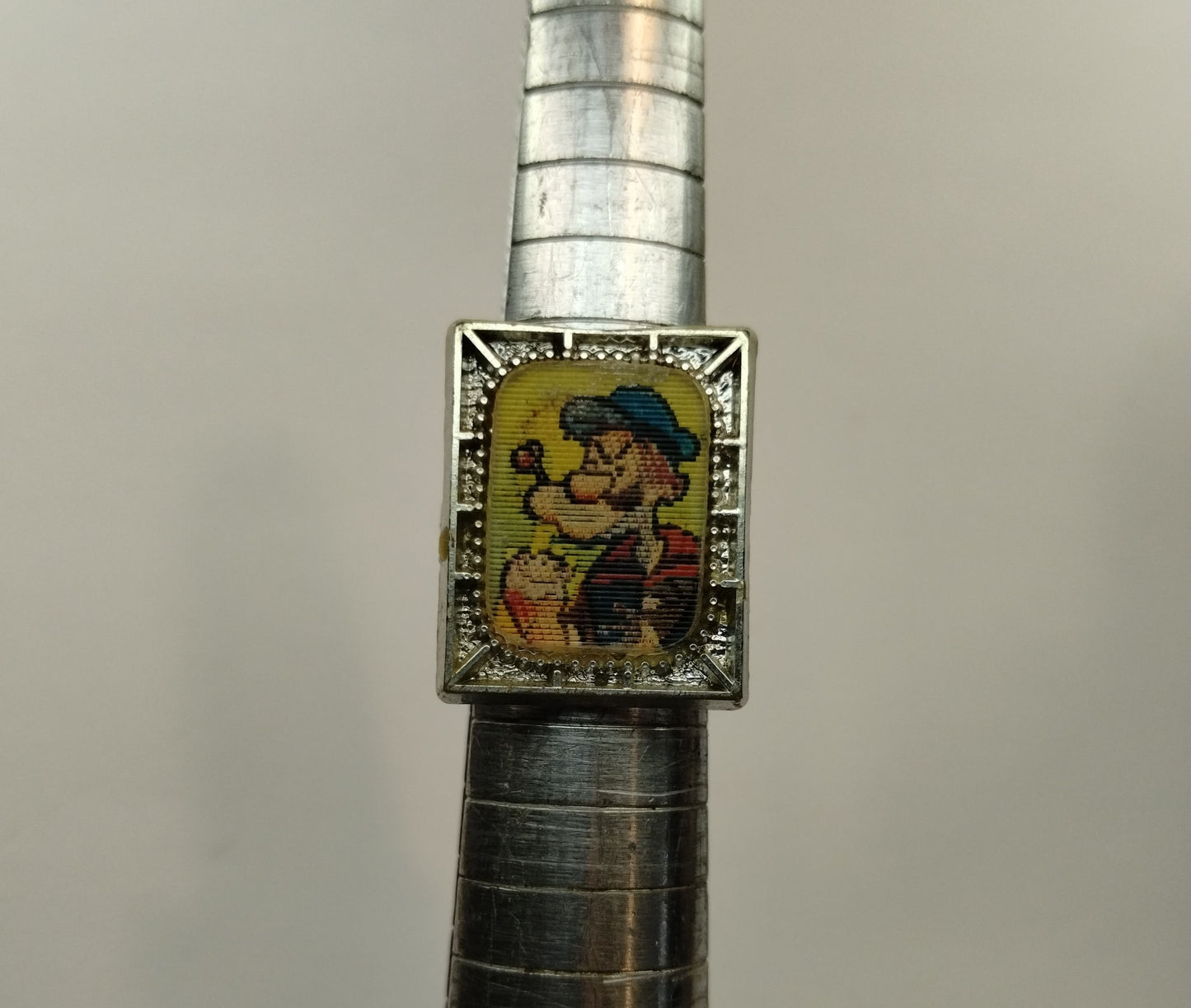 Vintage Silver Tone Plastic Popeye Olive Oil Flicker Holographic Ring Toy Prize