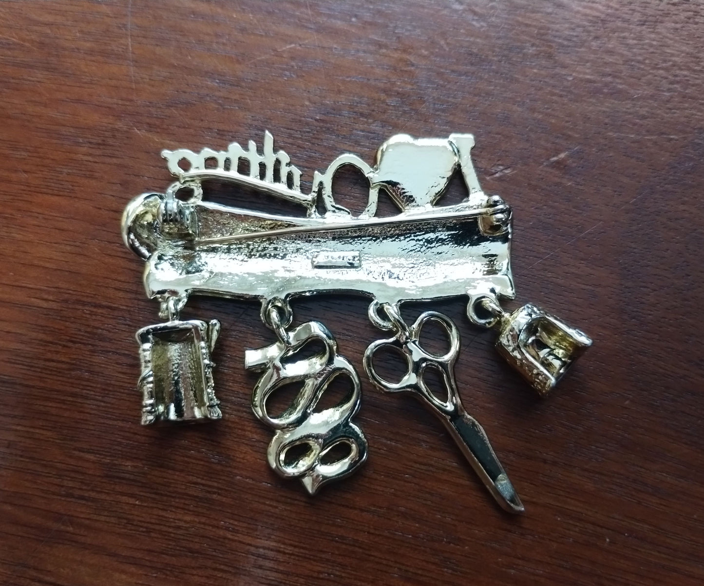 Vintage AJC Gold Tone & Enamel I Love Quilting Brooch & Lapel Pin