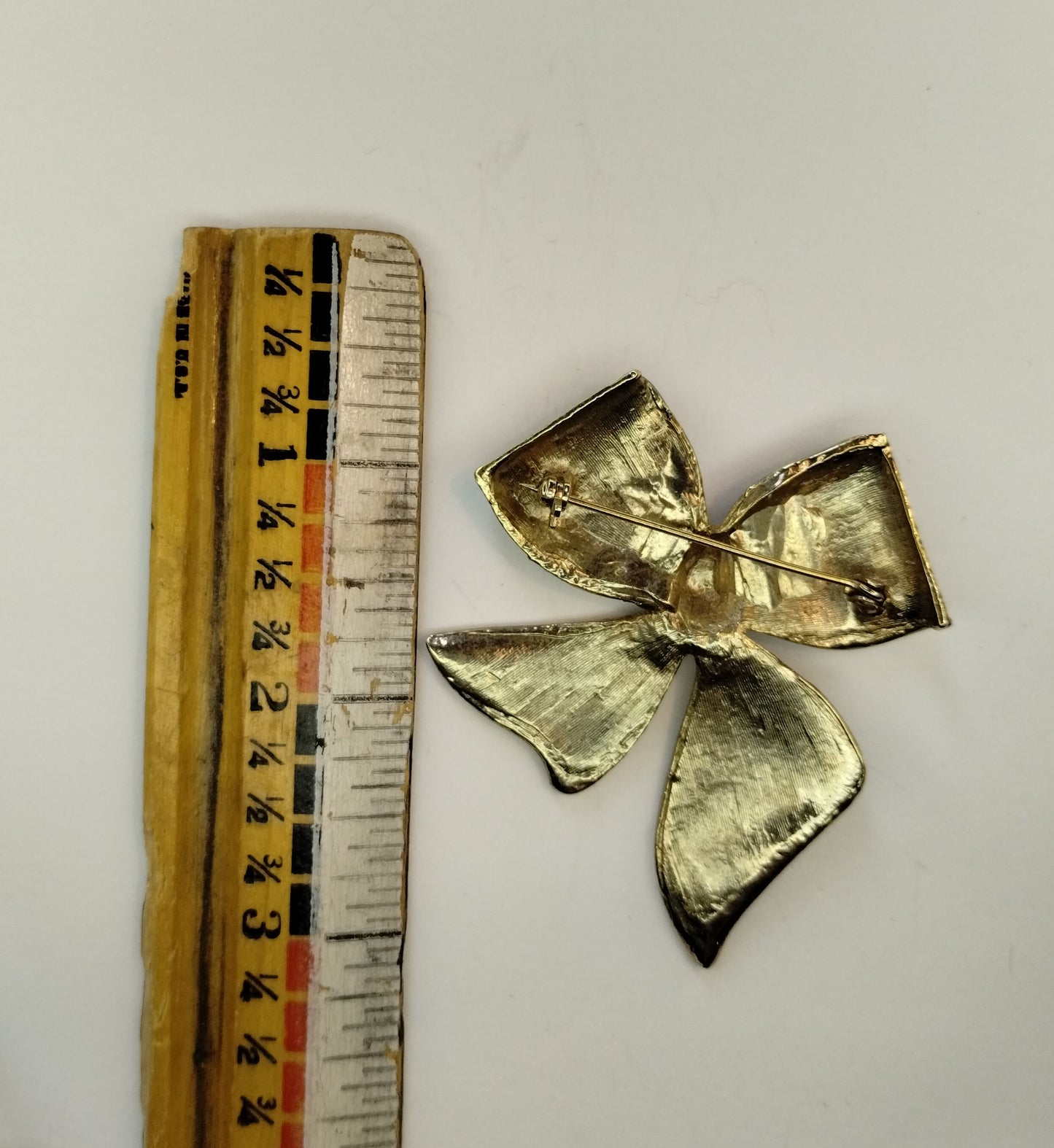 Vintage Gold Tone Rhinestone Large Bow Ribbon Brooch Pin