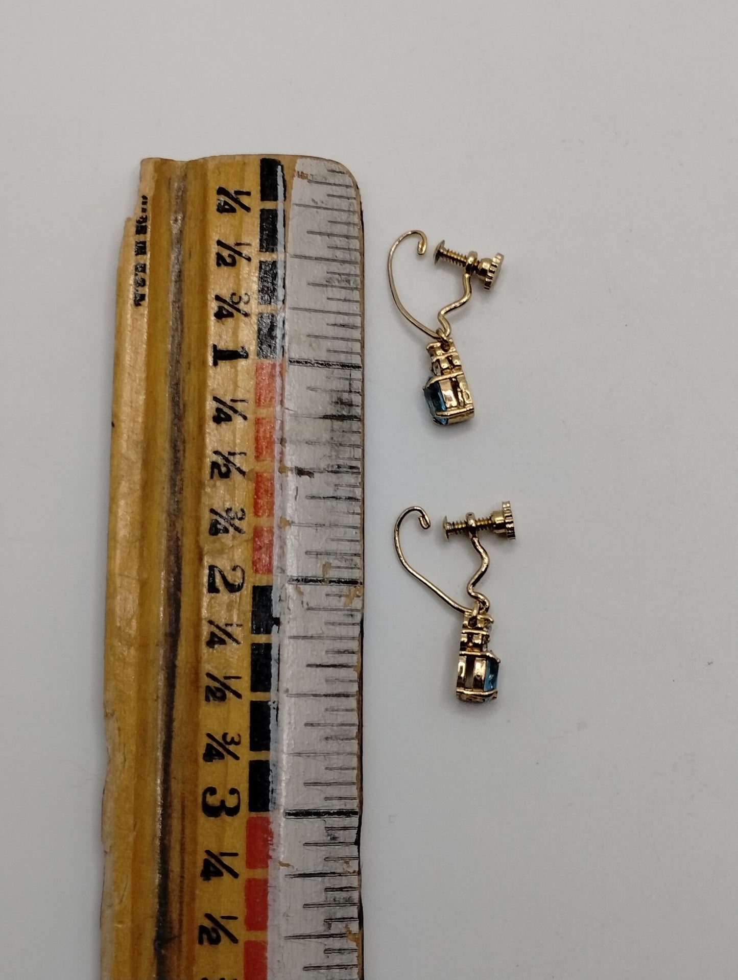 Vintage Marked Japan Gold Tone Blue White Rhinestone Screwback Dangly Earrings