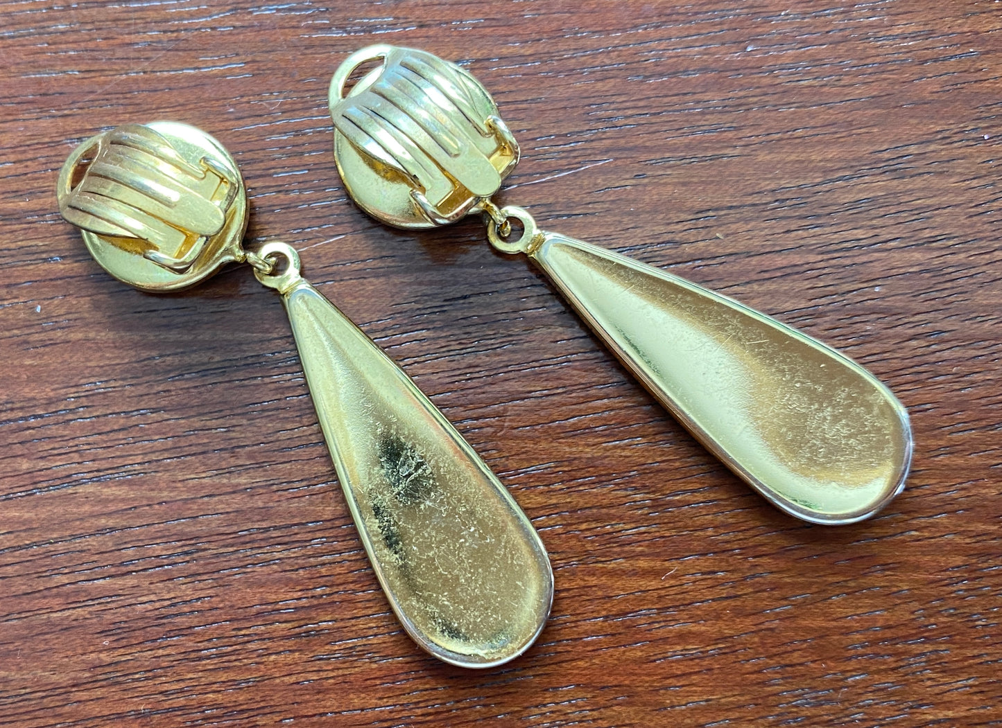 Vintage Gold Tone Metal Black Damascene Tear Drop Clip on Earrings