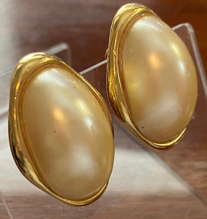 Vintage Signed Trifari Gold Tone Faux Pearl Cabochon Clip On Earrings