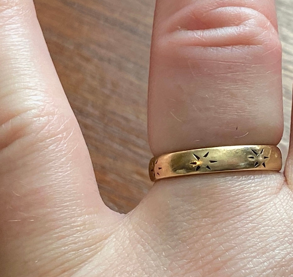 Vintage 14k Yellow Gold Starburst Design Band Sz 6.75