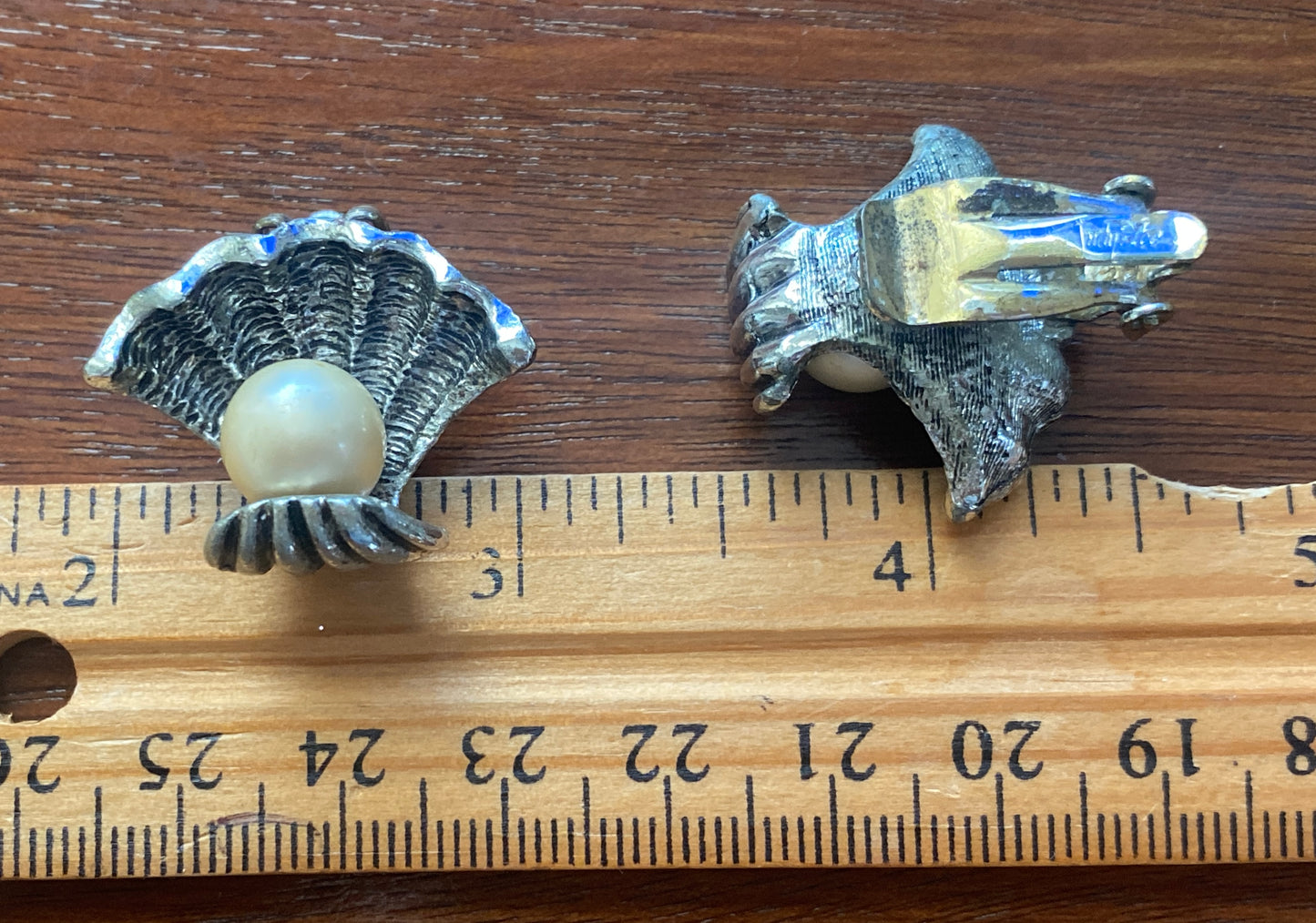 Vintage Signed Judy Lee Silvertone Faux Pearl Shell Clip on Earrings