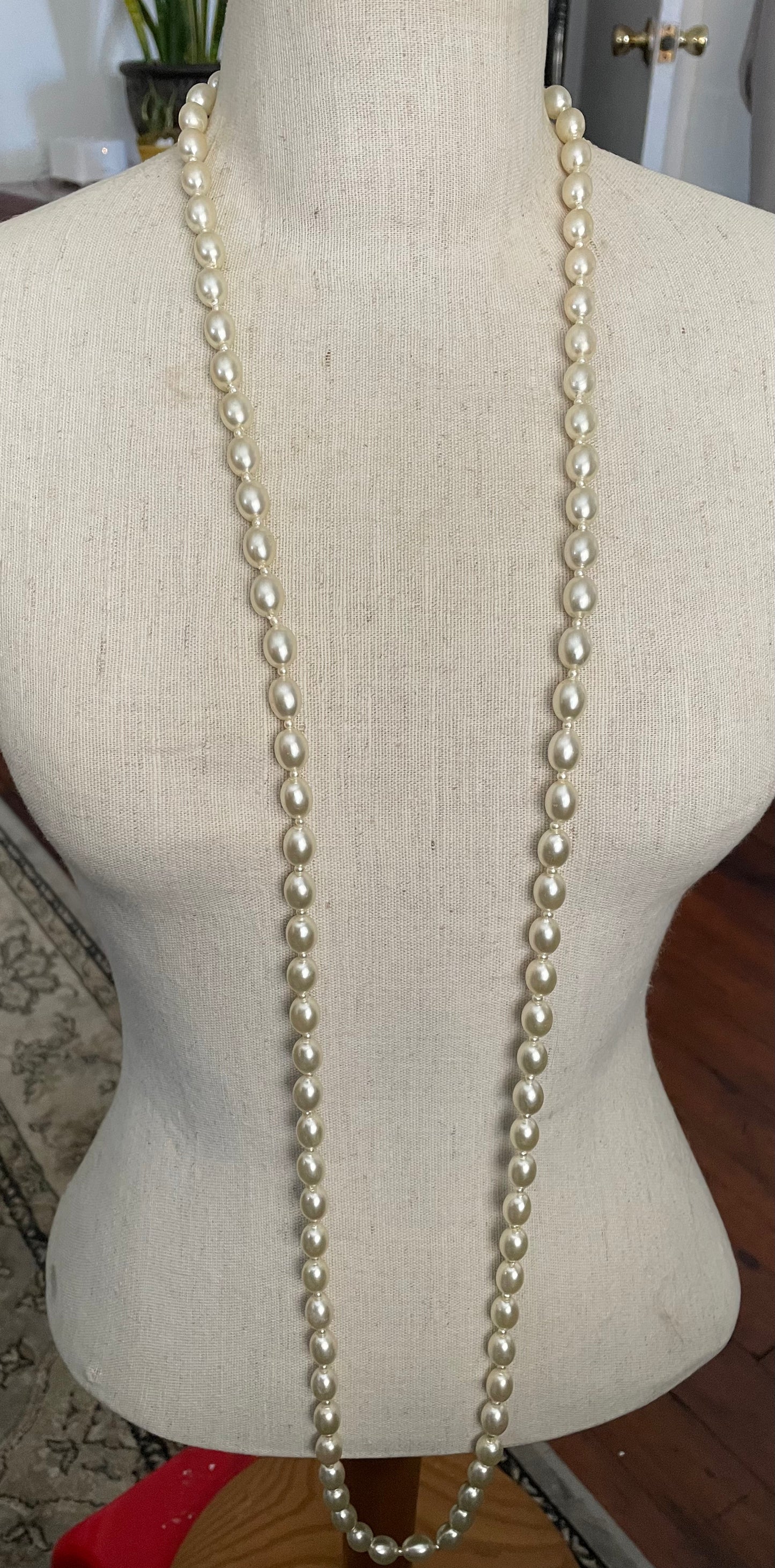 Vintage Baroque Ivory Faux Pearl Long Layering Necklace 24 Inches
