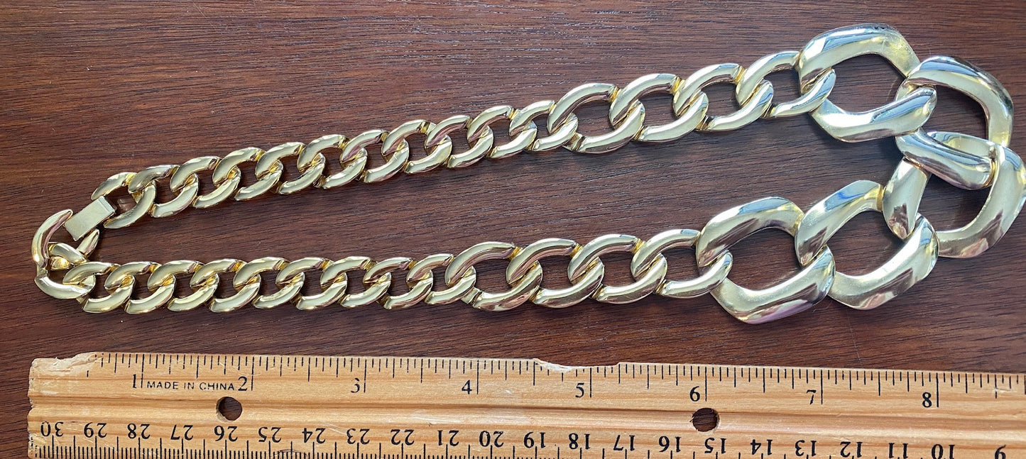 Vintage 80's Gold Tone Graduating Chain Link Collar Necklace