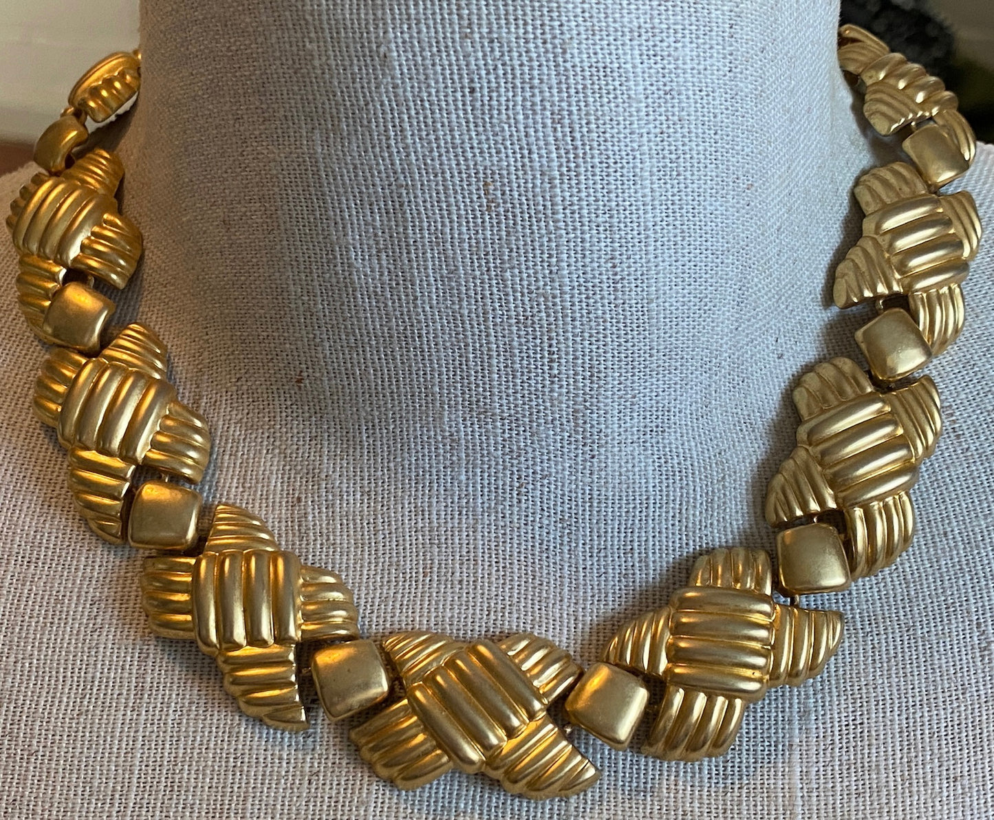 Vintage 80's Brushed Matte Gold Tone X Pattern Collar Necklace Statement