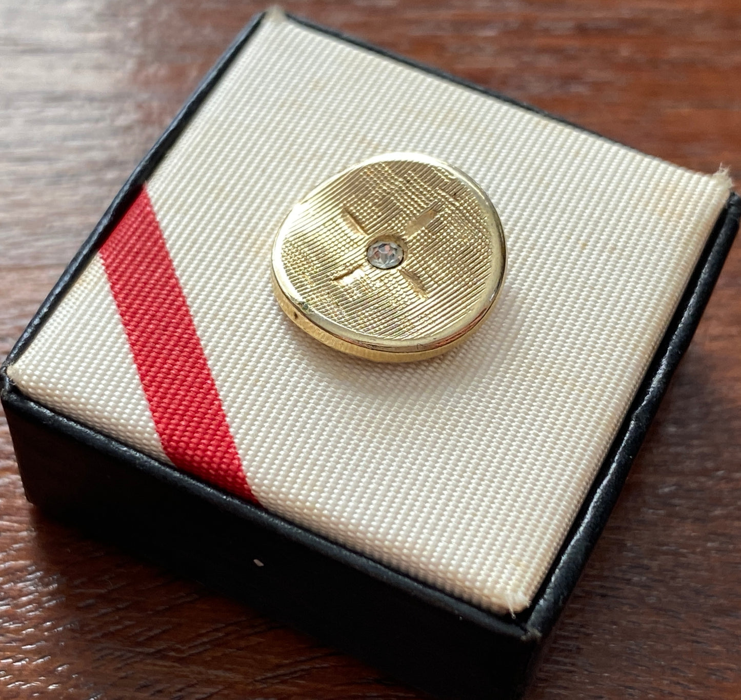 Vintage Textured MCM Midcentury Gold Tone Rhinestone Tie tack