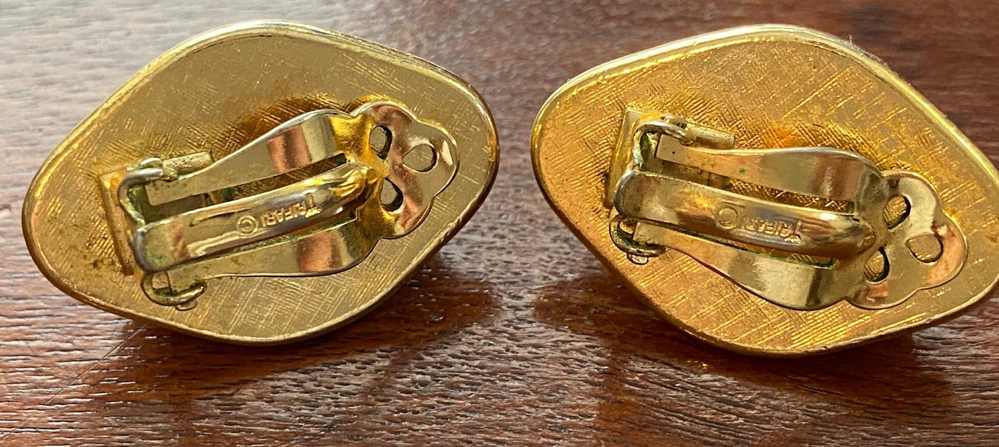 Vintage Signed Trifari Gold Tone Faux Pearl Cabochon Clip On Earrings