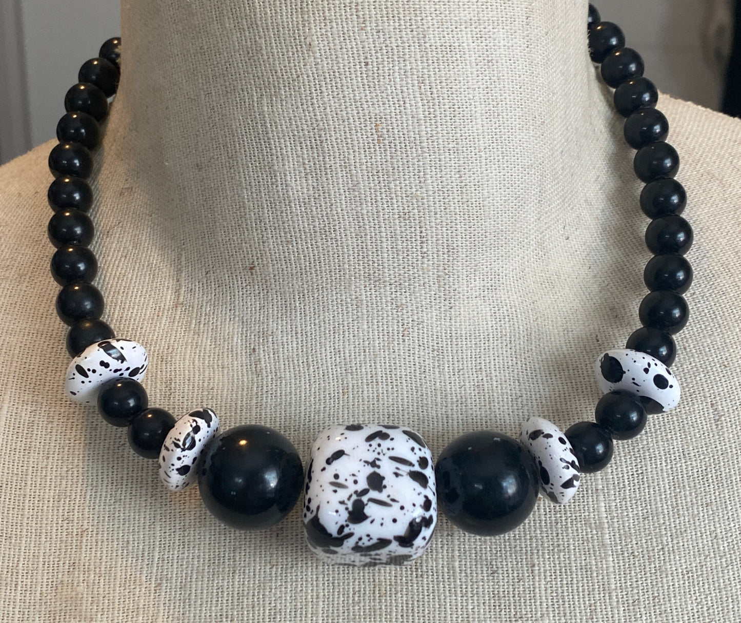 Vintage Black White Splatter Chunky Bead Collar Necklace