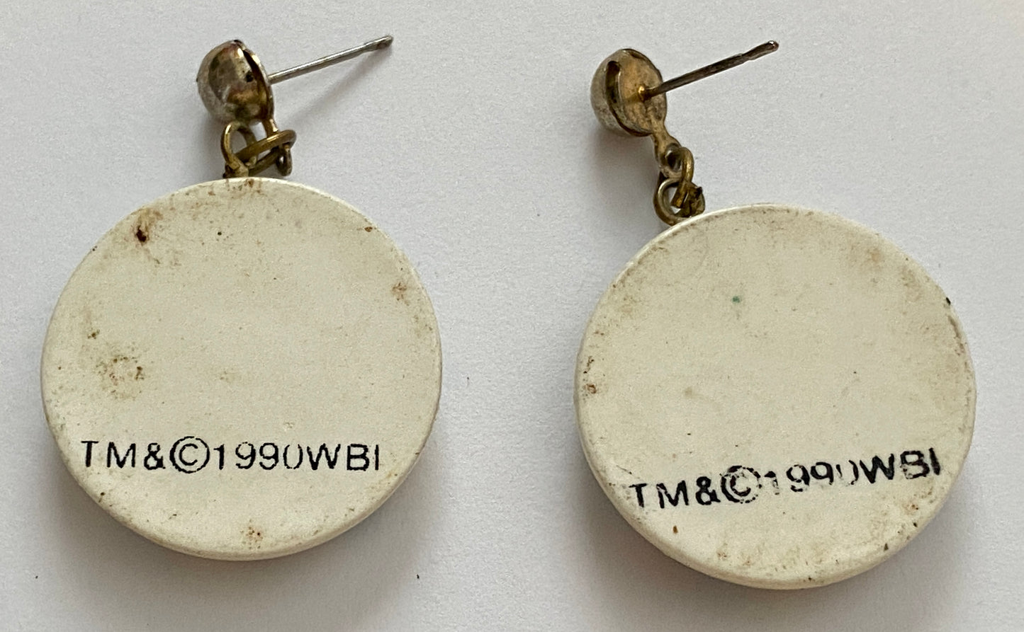 1990 TM Warner Brothers Bugs Bunny Drop Dangle Earrings
