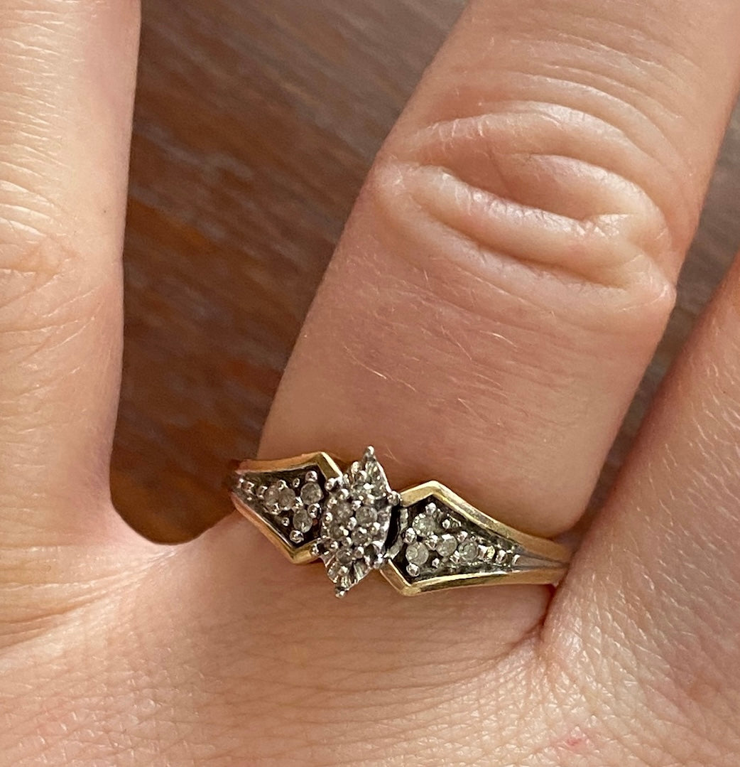 10k Yellow Gold Diamond Bowtie Ring Sz 7