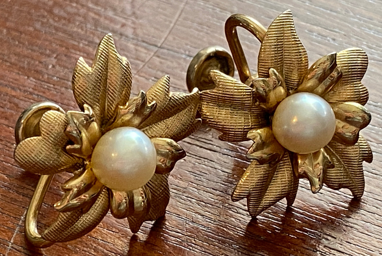 Vintage 1/20 12kt Yellow Gold Filled 6mm Pearl Screw Back Flower Earrings