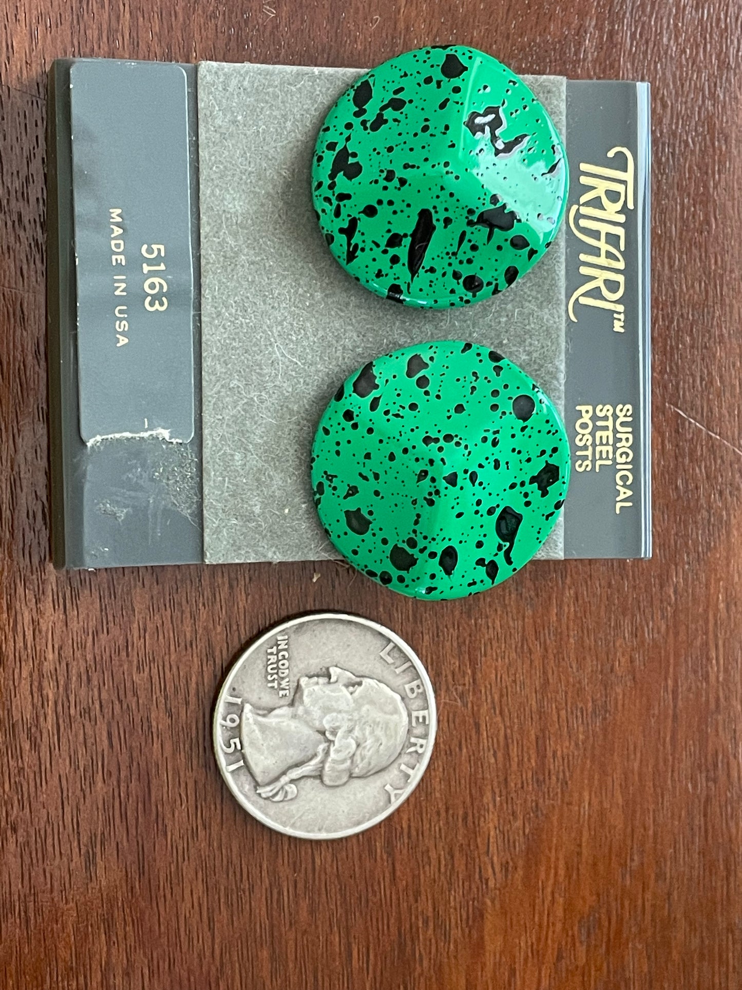 Vintage Trifair Green Speckled Round Acrylic Enamel Earrings Pierced