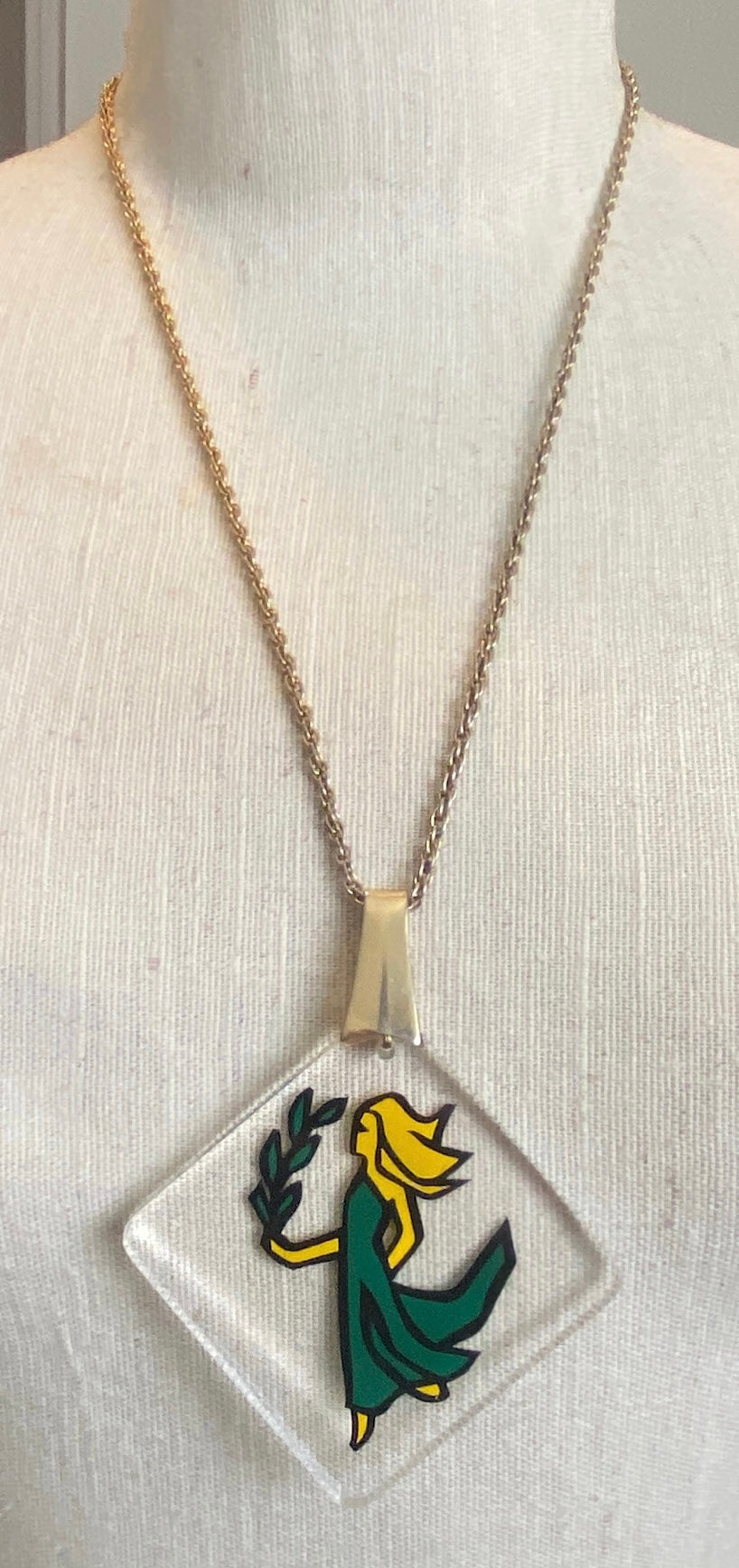 Vintage Signed Da Vinci Lucite Laurel Statement Chain Link Pendant Necklace