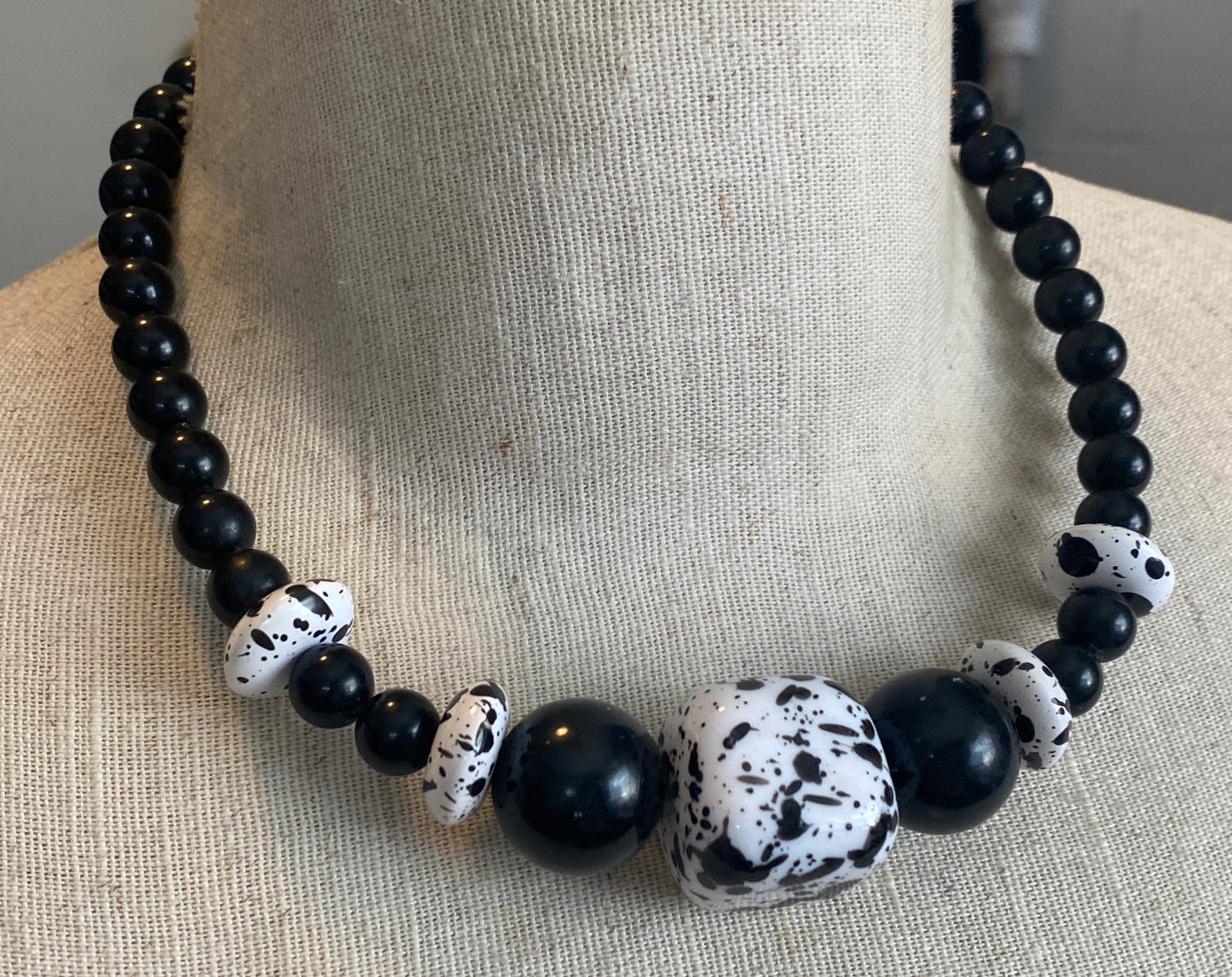 Vintage Black White Splatter Chunky Bead Collar Necklace