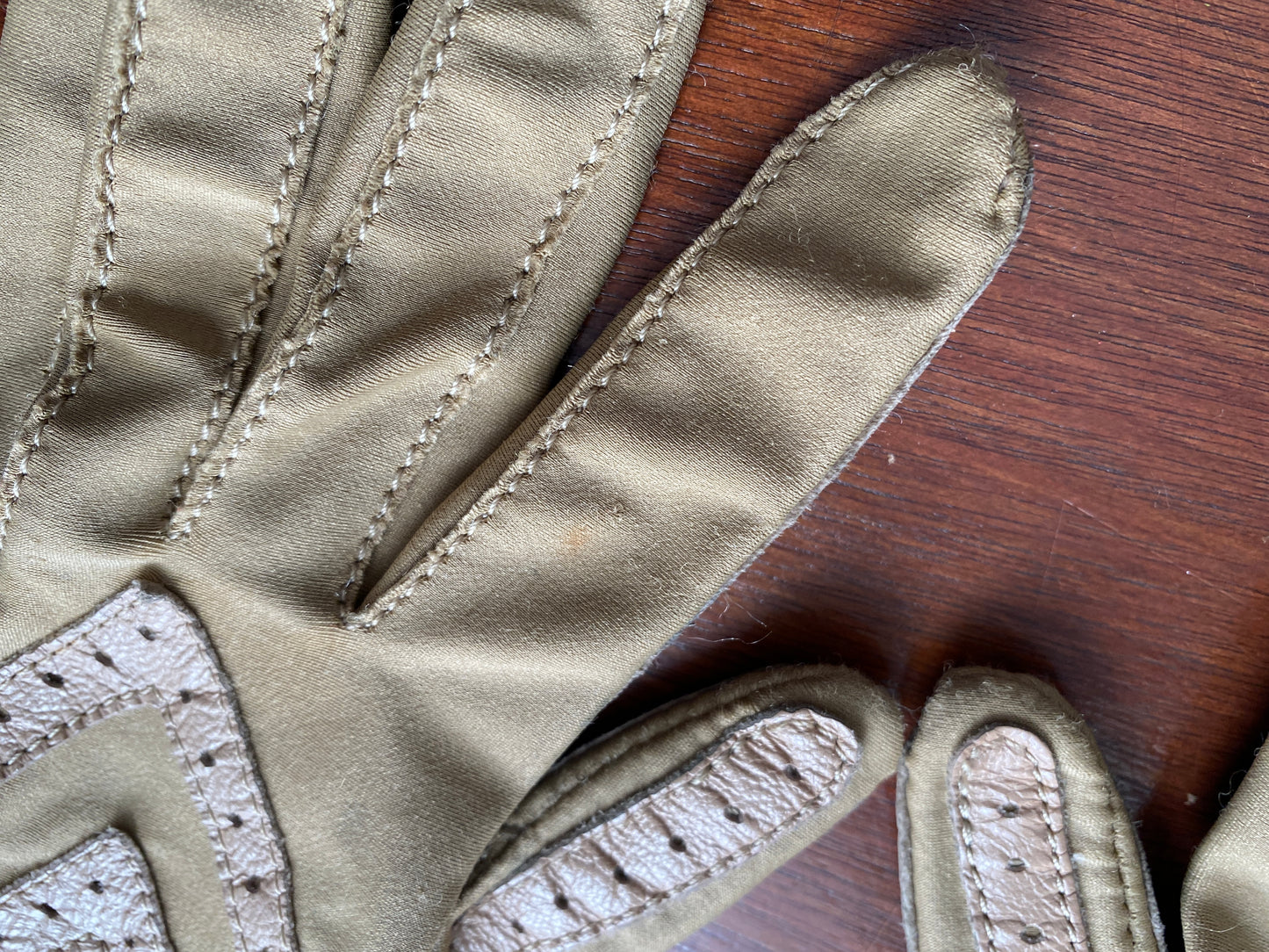 Vintage Nude Tan Leather Stretch Driving Gloves