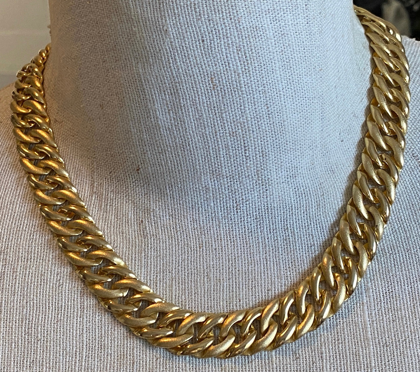 Vintage 80's Two Tone Gold Textured Shiny Curb Link Collar Necklace