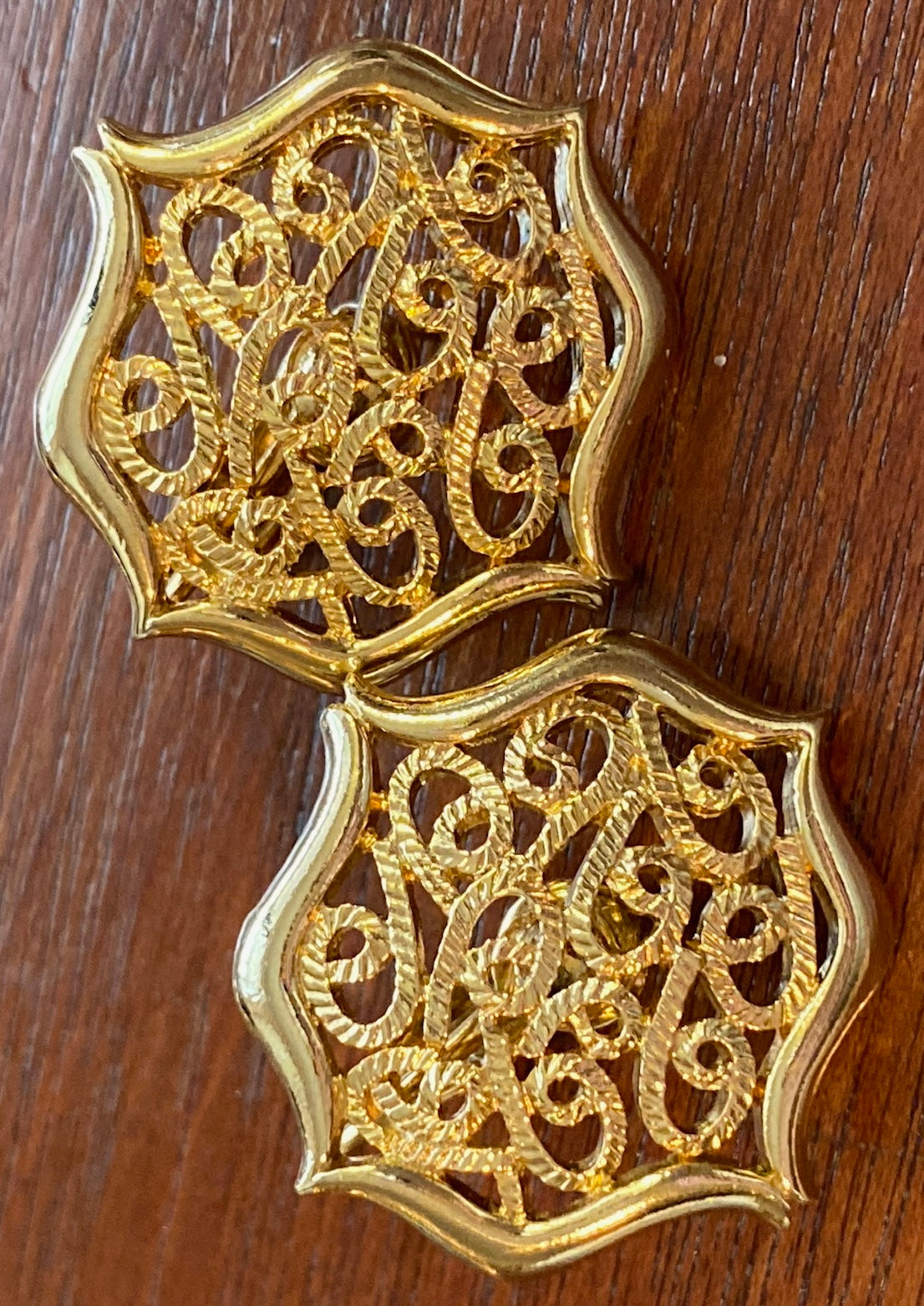 Vintage 80's Gold Tone Filigree Clip On Earrings