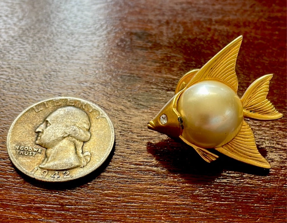 JJ Jonette Jewelry Goldtone Brooch Pin Fish w Faux Pearl Rhinestone