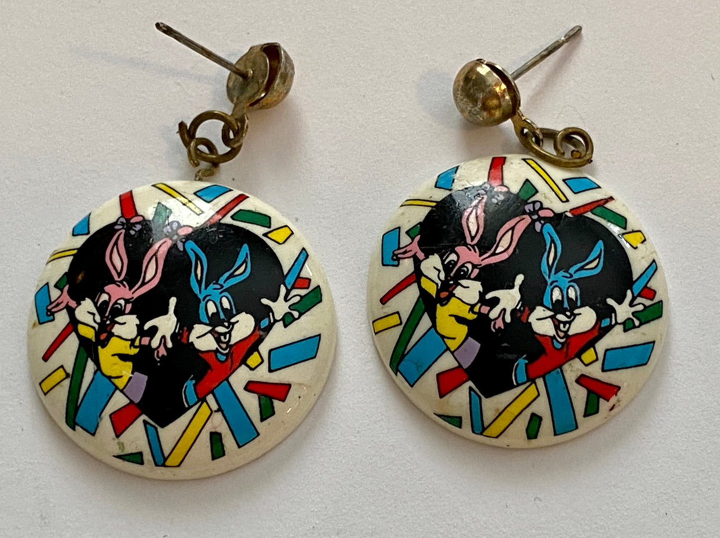 1990 TM Warner Brothers Bugs Bunny Drop Dangle Earrings