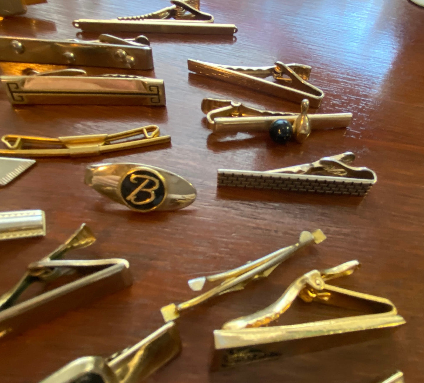 Lot of Vintage Tie Bars Clips Some Signed Mostly Gold Tone
