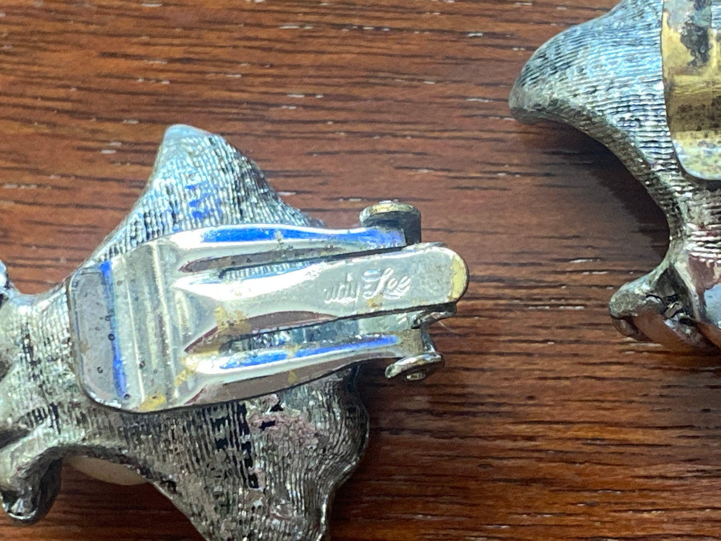 Vintage Signed Judy Lee Silvertone Faux Pearl Shell Clip on Earrings