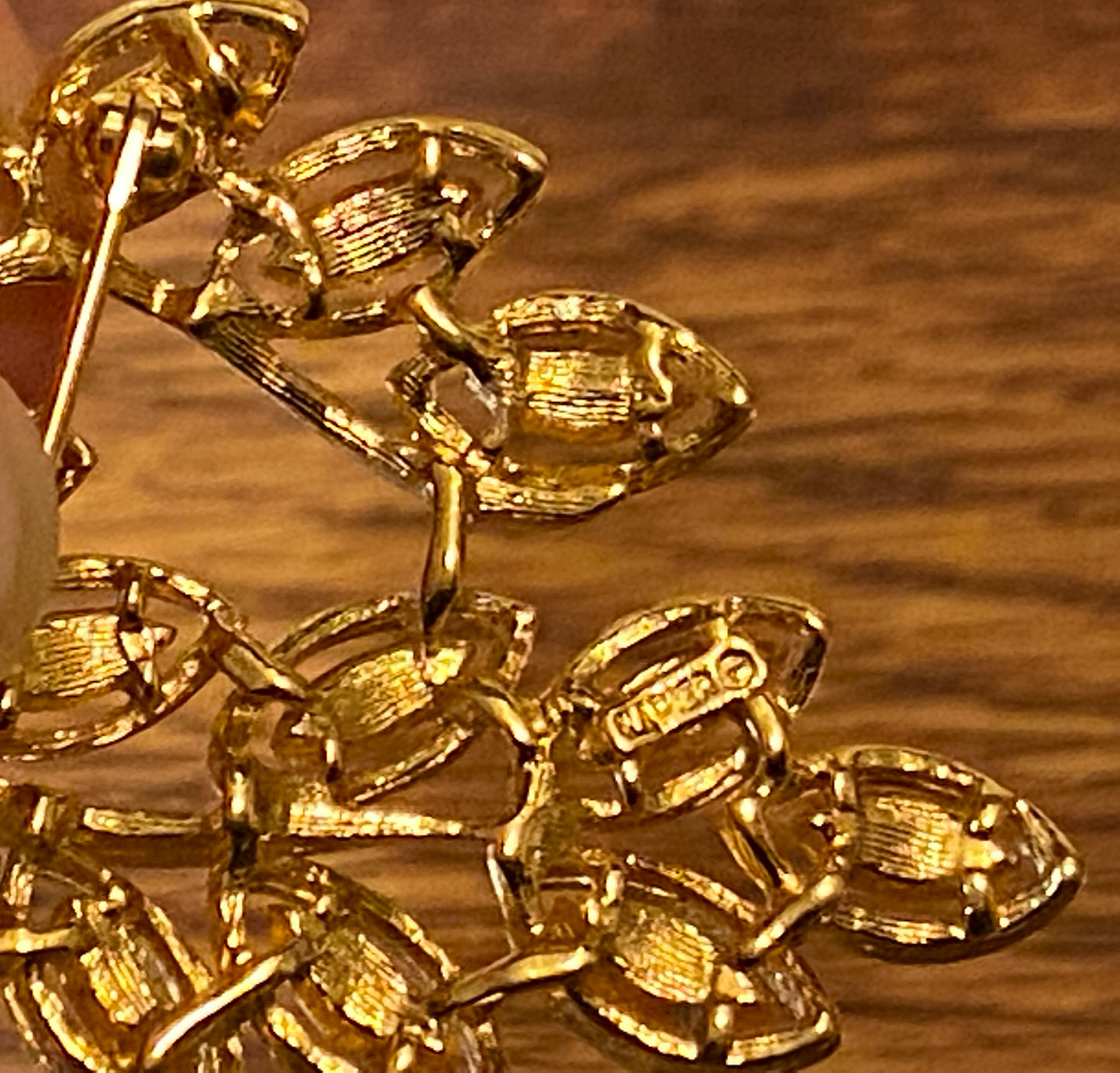 Vintage Signed Napier Gold Tone Metal Leaf Large Brooch Pin