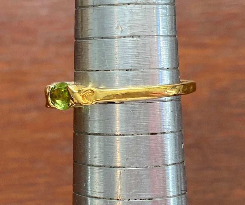 Gold Vermeil over Sterling Silver 925 Oval Peridot X Design Ring Sz 7.75