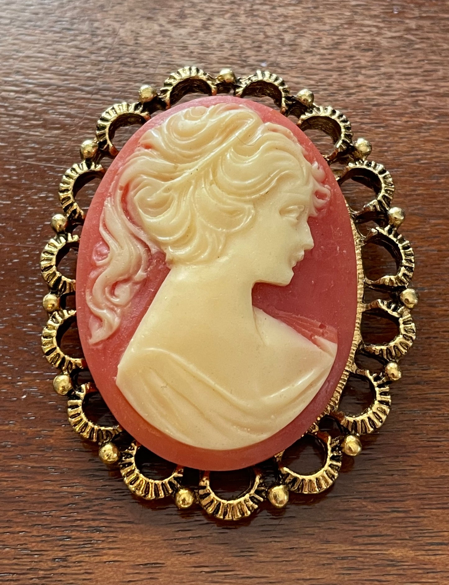 Vintage Large Goldtone Metal Brooch Pin Cameo