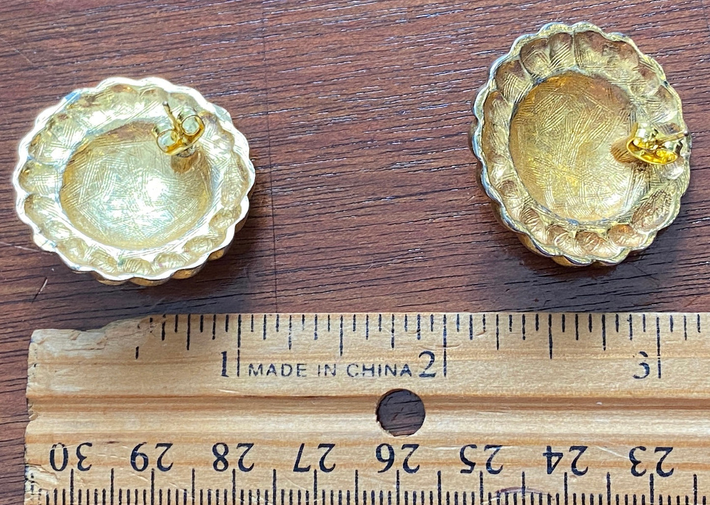 Vintage 80's Large Round Lions Head Pierced Earrings Gold Tone