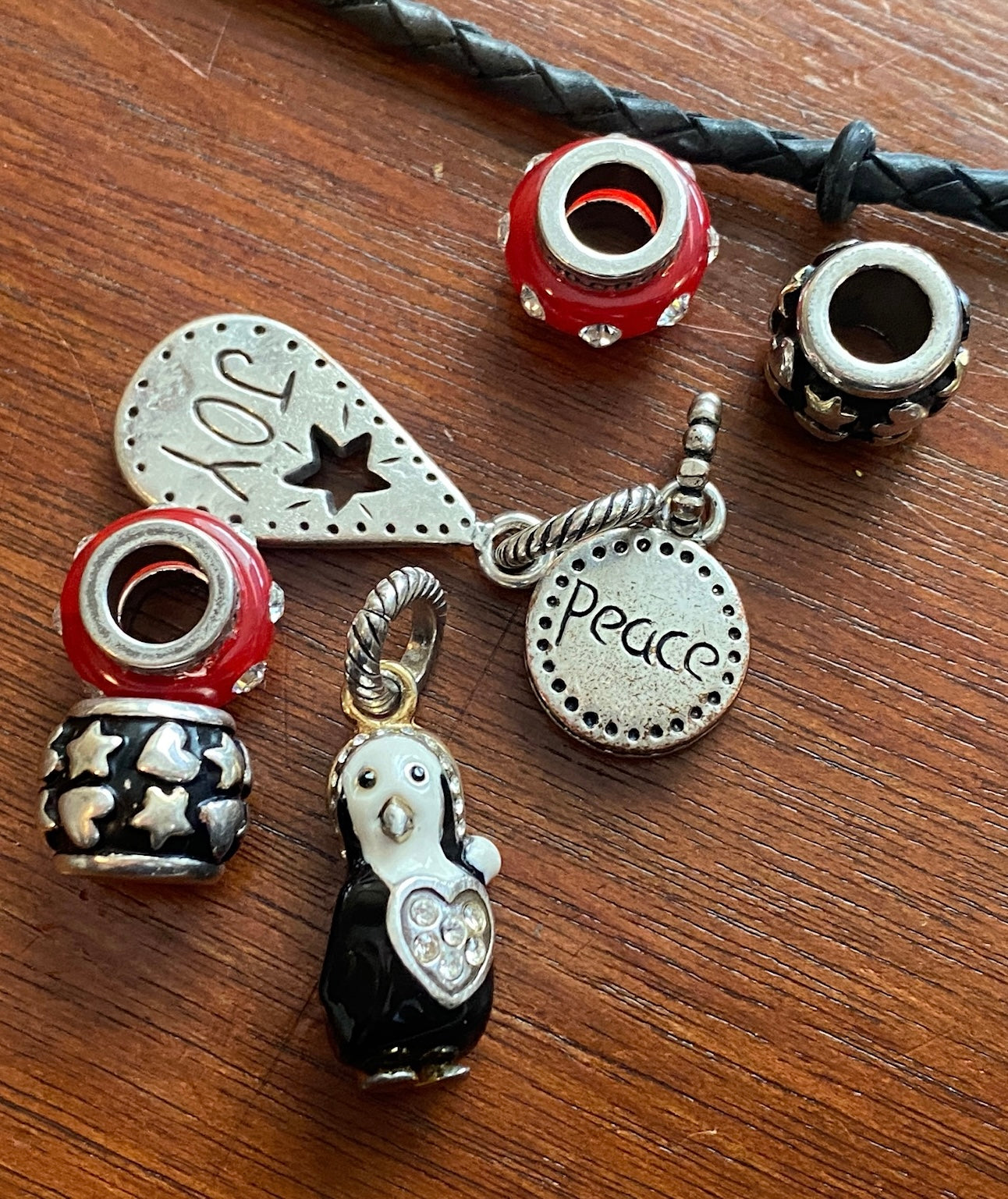 DaYinci Charm Lot Bracelet Black Cord Penguin Winter Theme Silver Tone