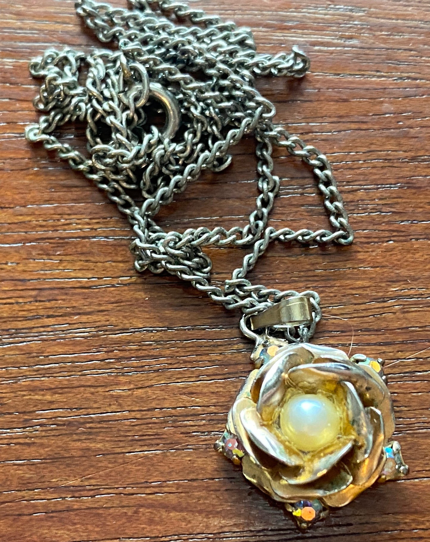 Gold Tone Aurora Borealis Rhinestone Faux Pearl Flower Pendant Necklace