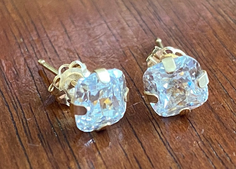 14k Yellow Gold 6mm Cushion Cut Square CZ Stud Pierced Earrings
