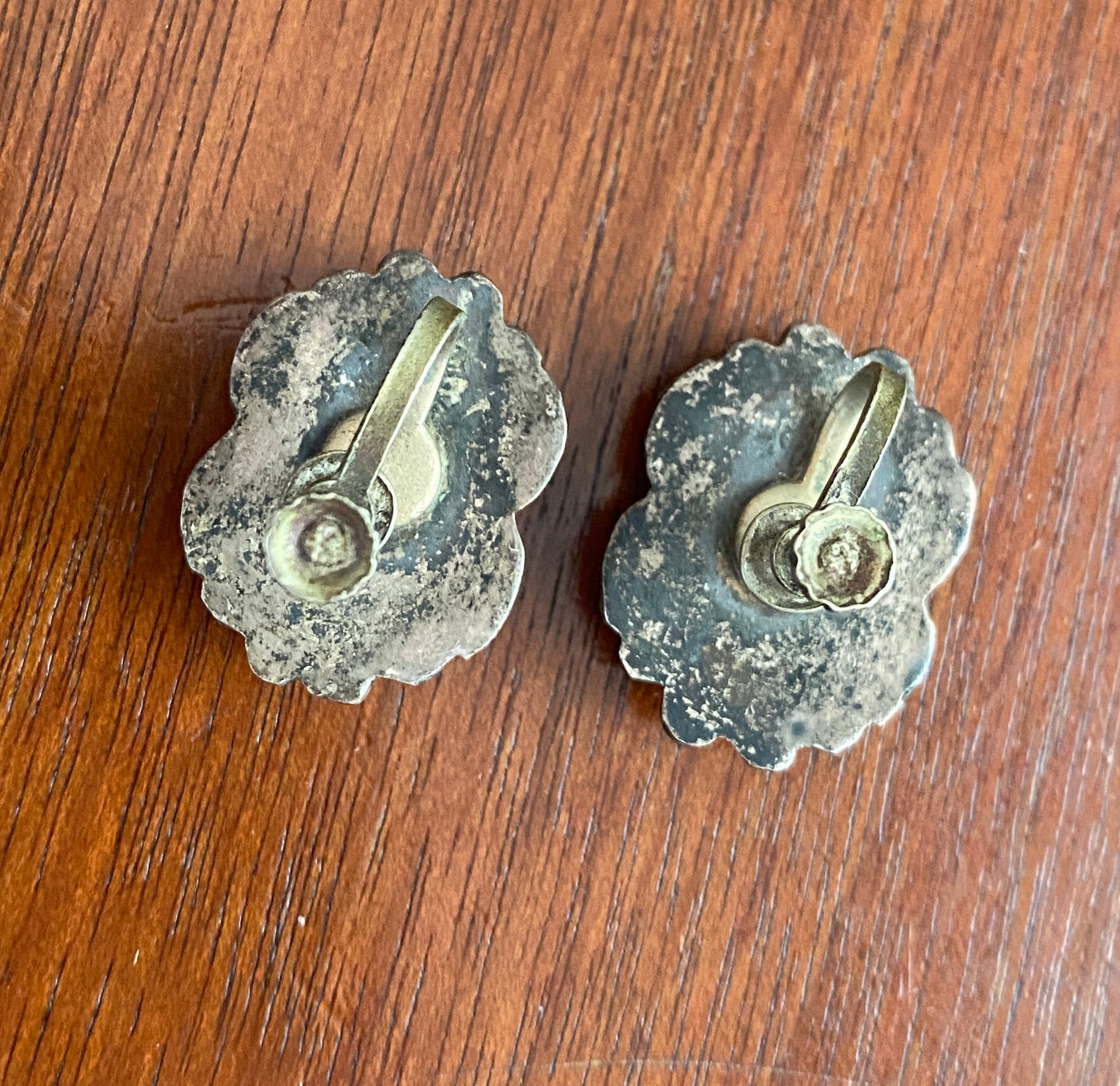 Vintage Screwback Earrings Green Stone