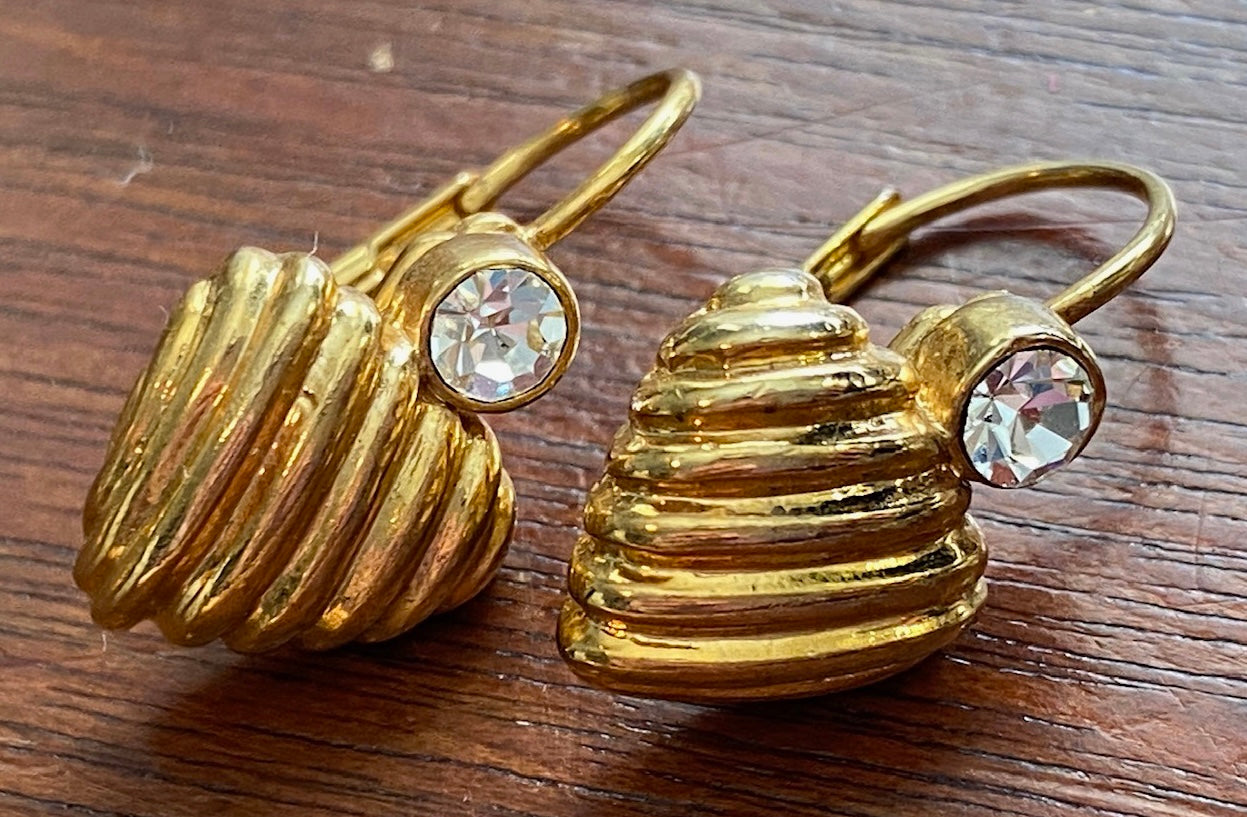 Cute Vintage Gold Tone Ribbed Heart Rhinestone Pierced Drop Earrings