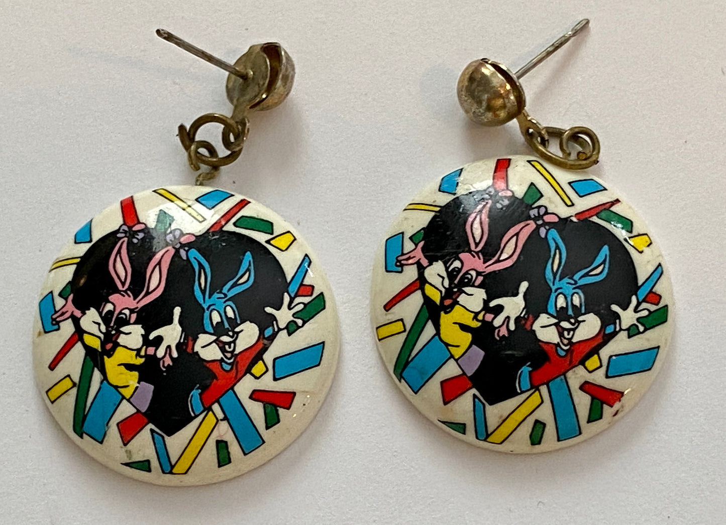 1990 TM Warner Brothers Bugs Bunny Drop Dangle Earrings