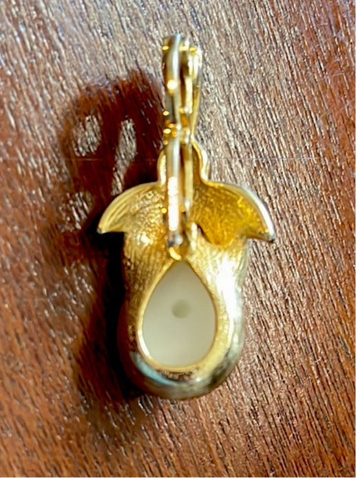 Small Gold Tone Rhinestone Faux Tear Drop Pearl Scarf Clip Pendant