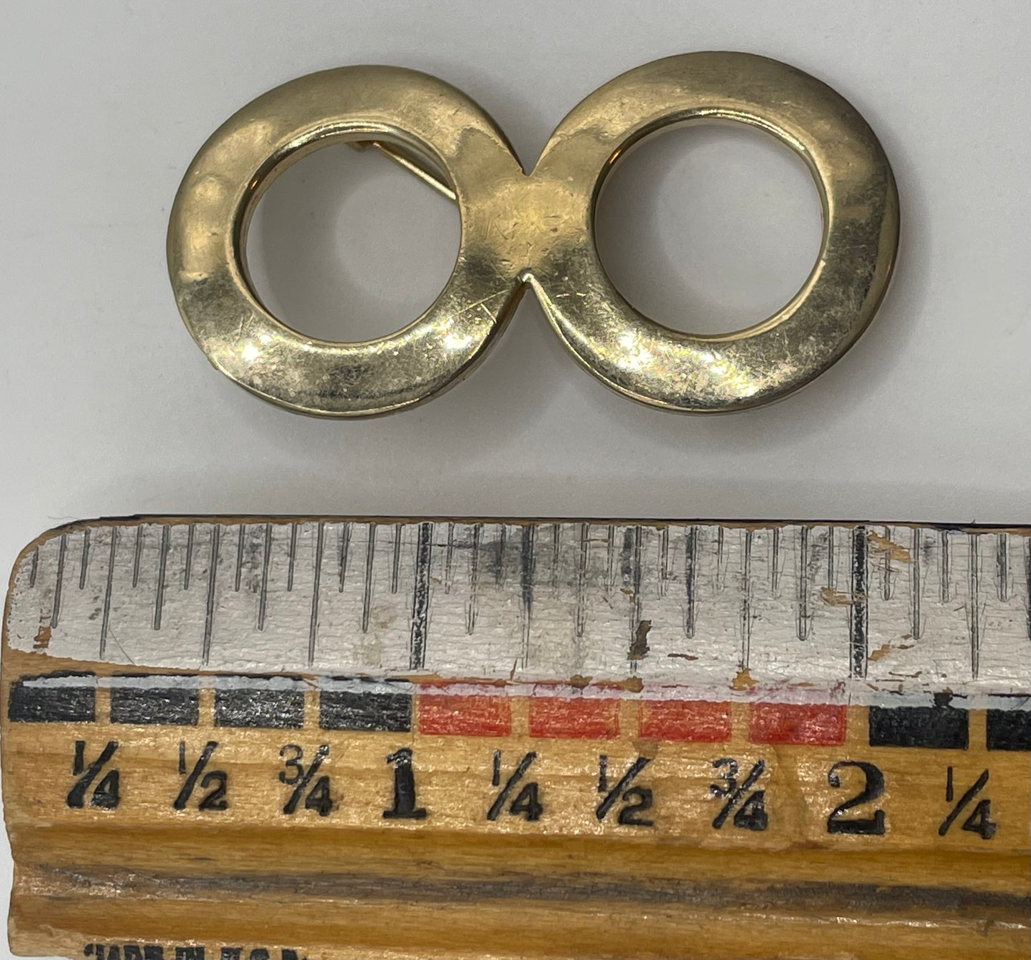 Vintage Gold Tone Figure 8 Eternity Brooch Lapel Pin