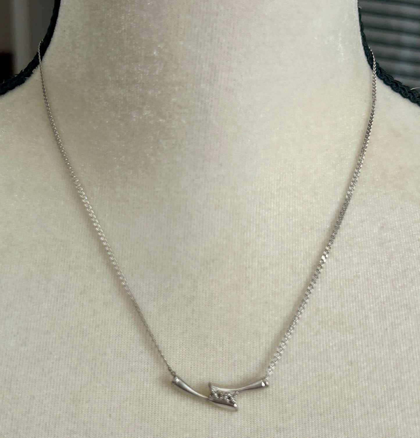 10k White Gold Diamond Accent Chain Necklace