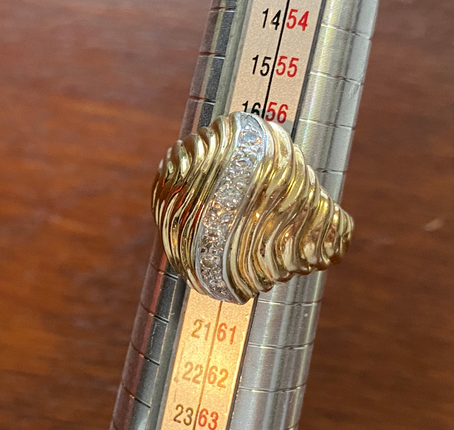 14k Yellow Gold Ridge Pattern Diamond Ring Sz 8.75 Signed OWJ