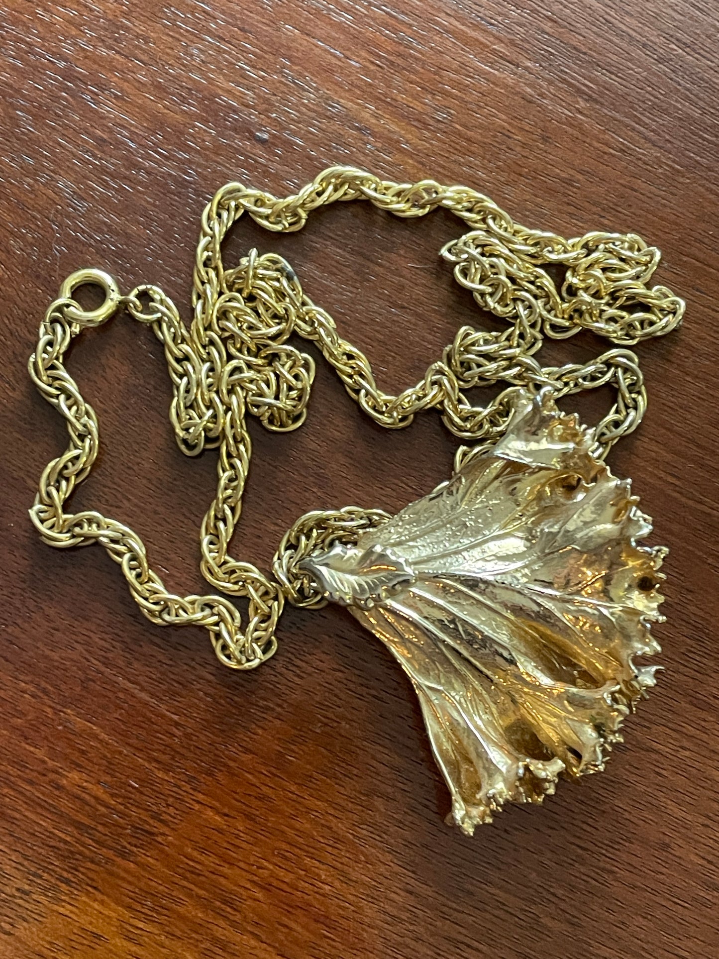 Vintage Gold Tone Chain Necklace Leaf Flounce Pendant