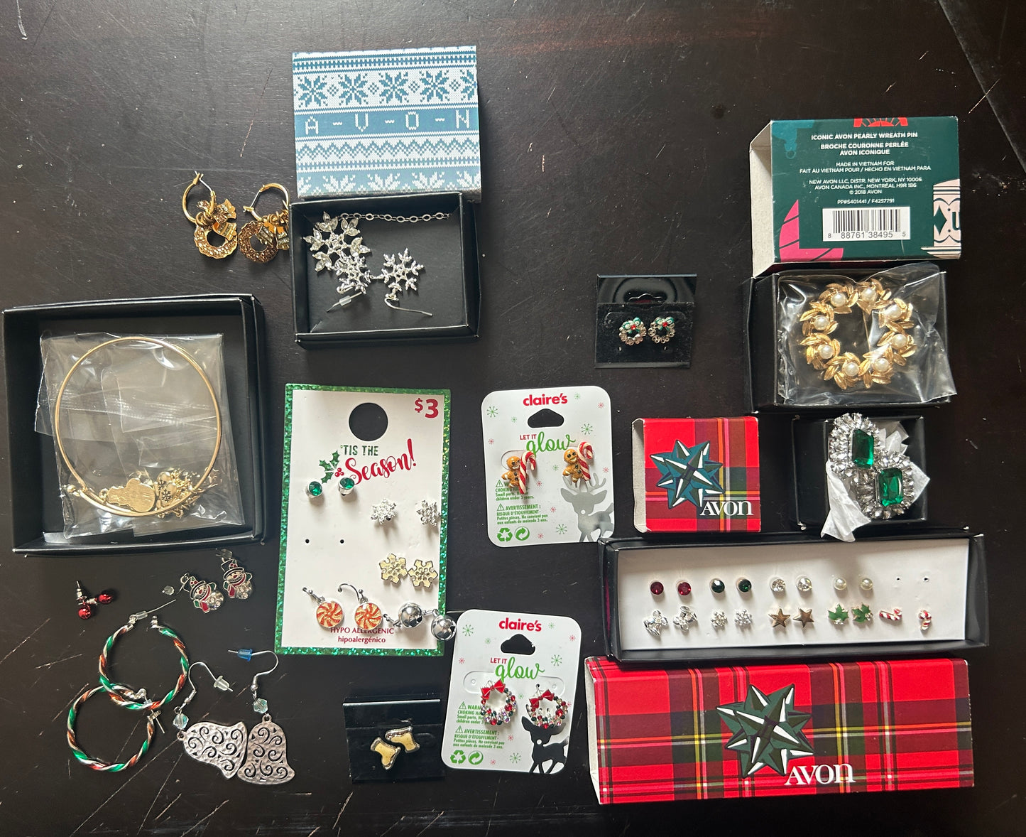 Contemporary Avon Winter Theme Jewelry Lot Snowflakes Snowmen Brooch Earrings