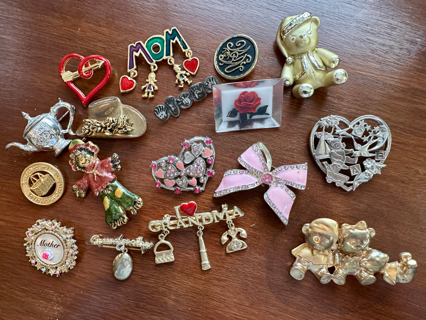 Lot of Brooches Pins Ribbons Hearts Teddy Bears Rose Sweet Fun & More