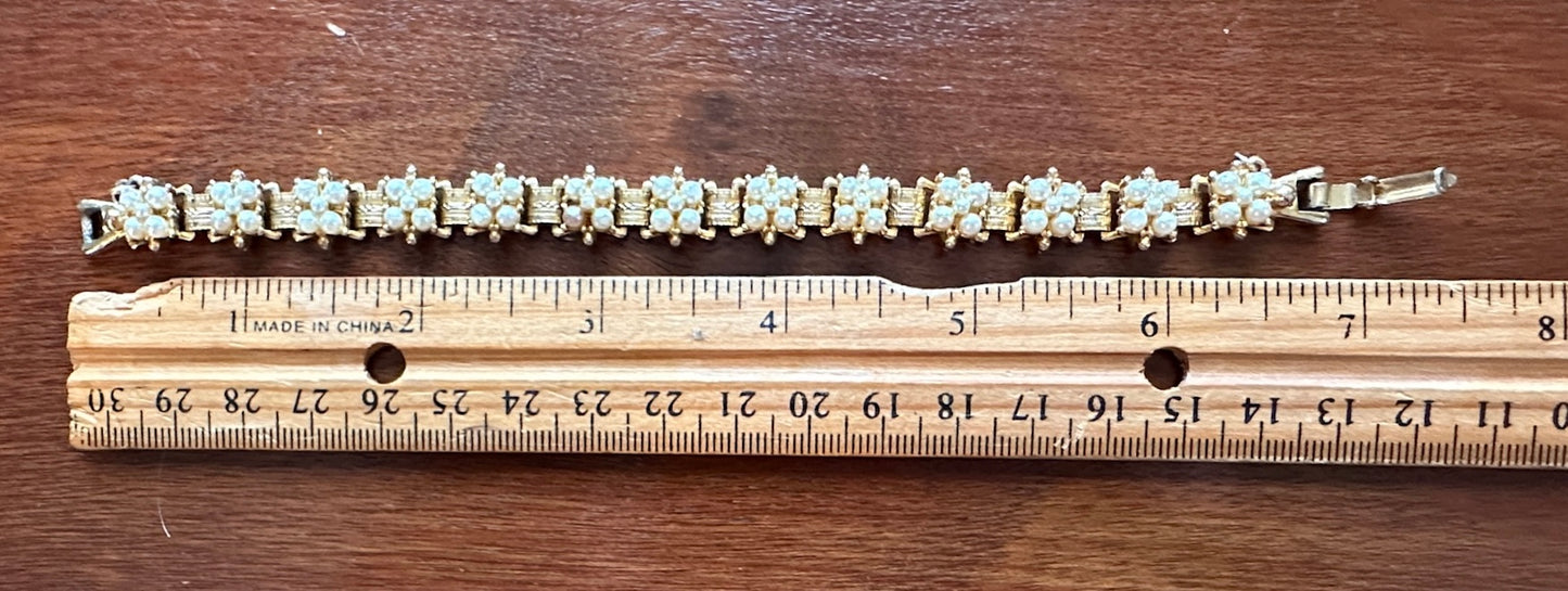 Vintage Unsigned Gold Tone Seed Pearl Panel Bracelet