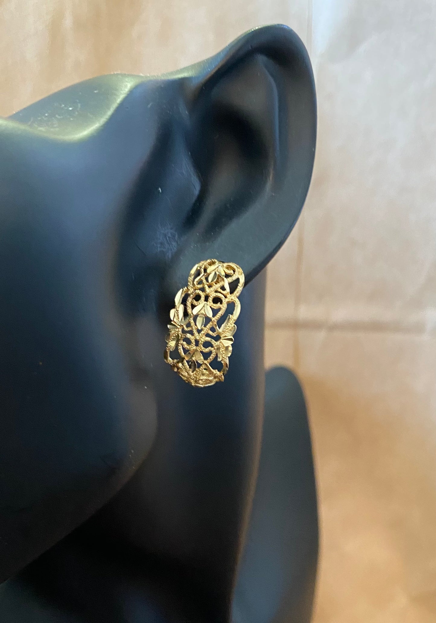 14k Yellow Gold Hoop Earrings Pierced Filigree Diamond Cut Wide