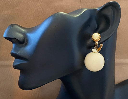 Vintage Ivory Plastic Bead Gold Tone Clip on Dangly Earrings