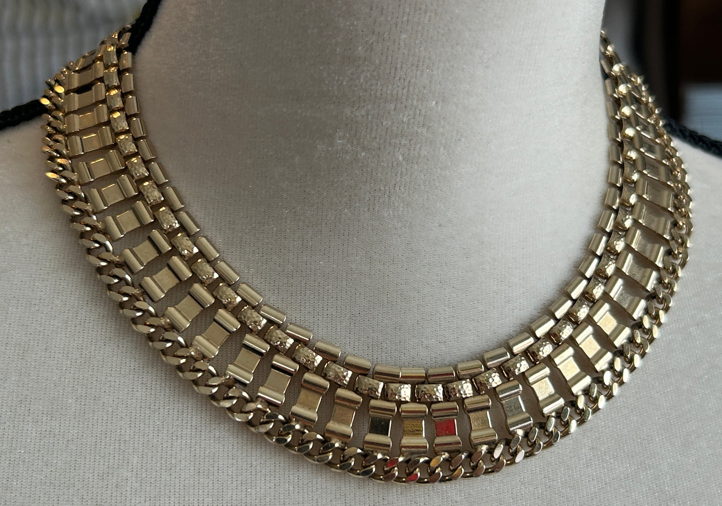 Vintage Gold Tone Wide Chunky Panel Colar Necklace