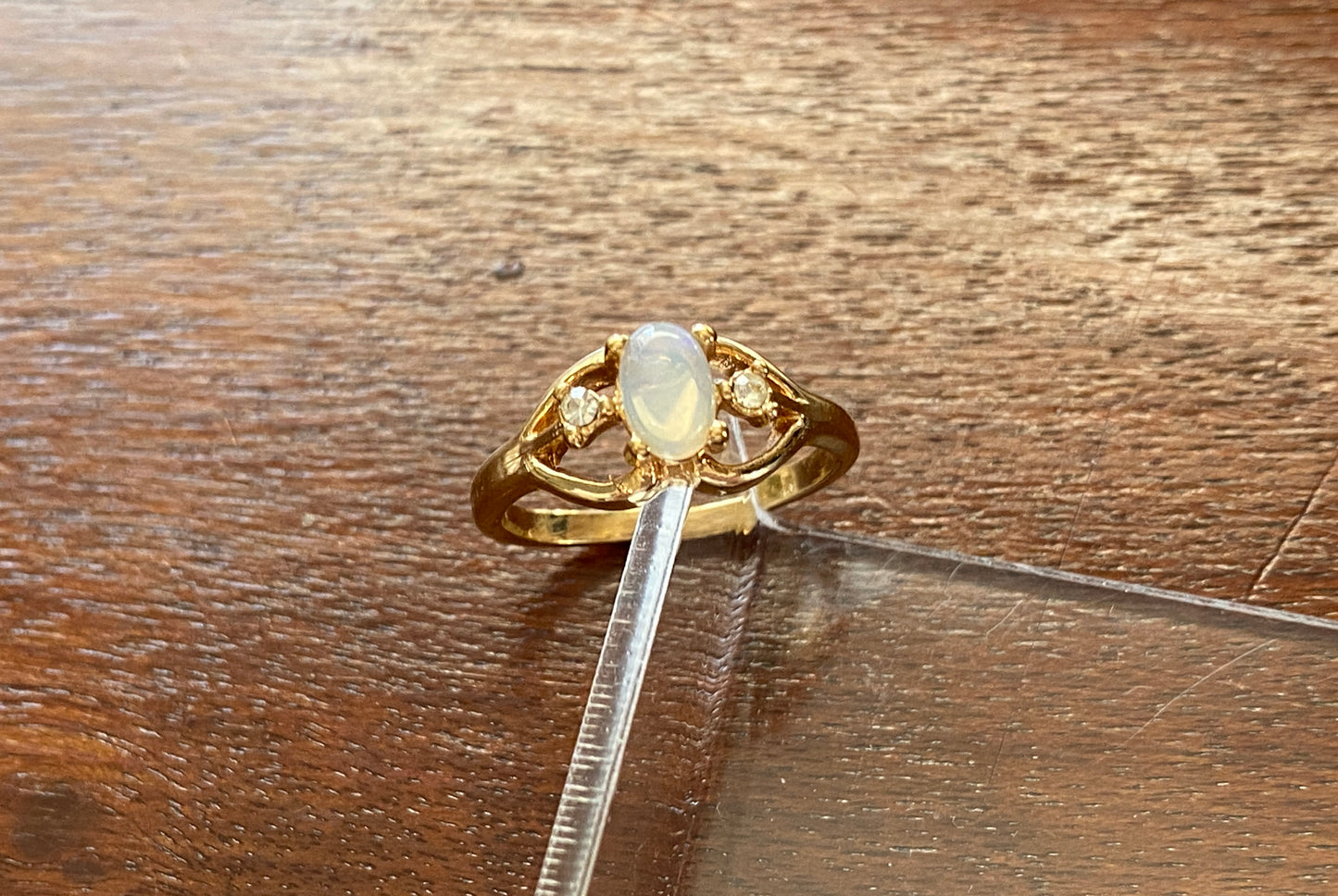 Vintage Gold Tone Faux Opal Rhinestone Costume Ring Sz 5.75