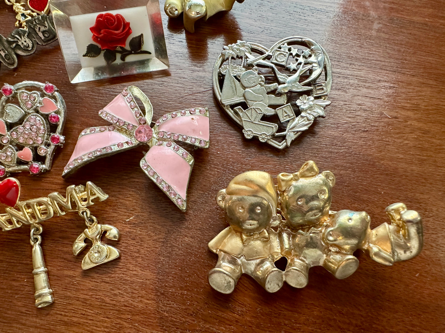 Lot of Brooches Pins Ribbons Hearts Teddy Bears Rose Sweet Fun & More